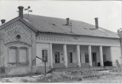 Biharugra, Bolonyi kastely_1911-tol_iskola_1970-es evek